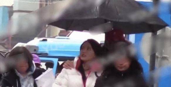 
陈乔恩、艾伦情侣鞋闪亮登场 甜蜜蜜的约会 终于不用再担忧乔恩的幸福了_必一(图3)